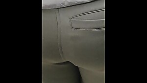 Step mom fucked and Huge Cumshot on black Leggings in the kitchen with step son