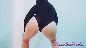 latina perreando twerk JOI dame tu leche papi. excitando a mi chico con mi culito