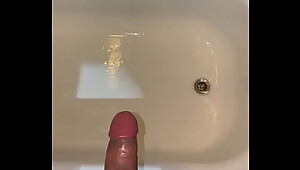 Huge cumshot in bathtub